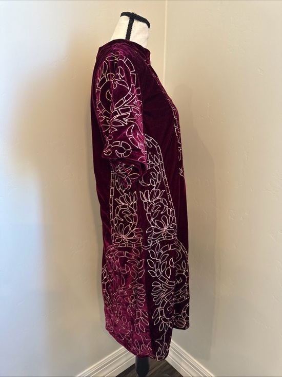 CHELSEA & VIOLET Women LargeEmbroidered Velvet Shift Dress Short Sleeve Burgundy - Picture 4 of 8